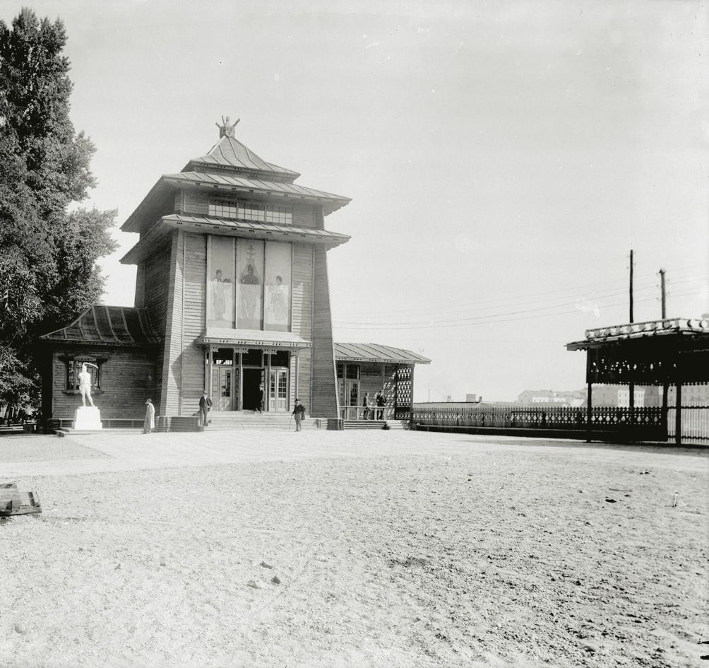 A Műcsarnok épülete a margitszigeti hadikiállításon /// Art Hall on the military exhibition in Margaret Island, 1917-18