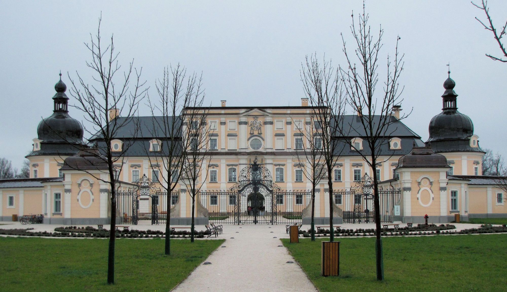 L'Huillier-Coburg kastély műemléki felújítása, Edelény, 1985-2014